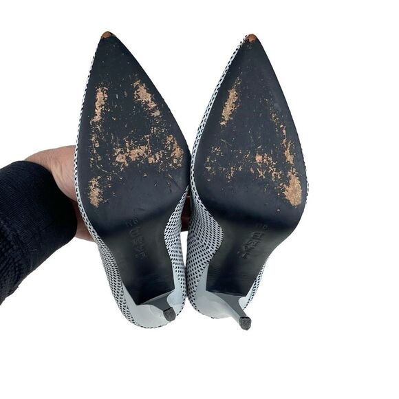 L.A.M.B. Perforated Leather Pointed Toe Stiletto Pumps Shoe Y2K Sz 9 Light Gray - Picture 8 of 13